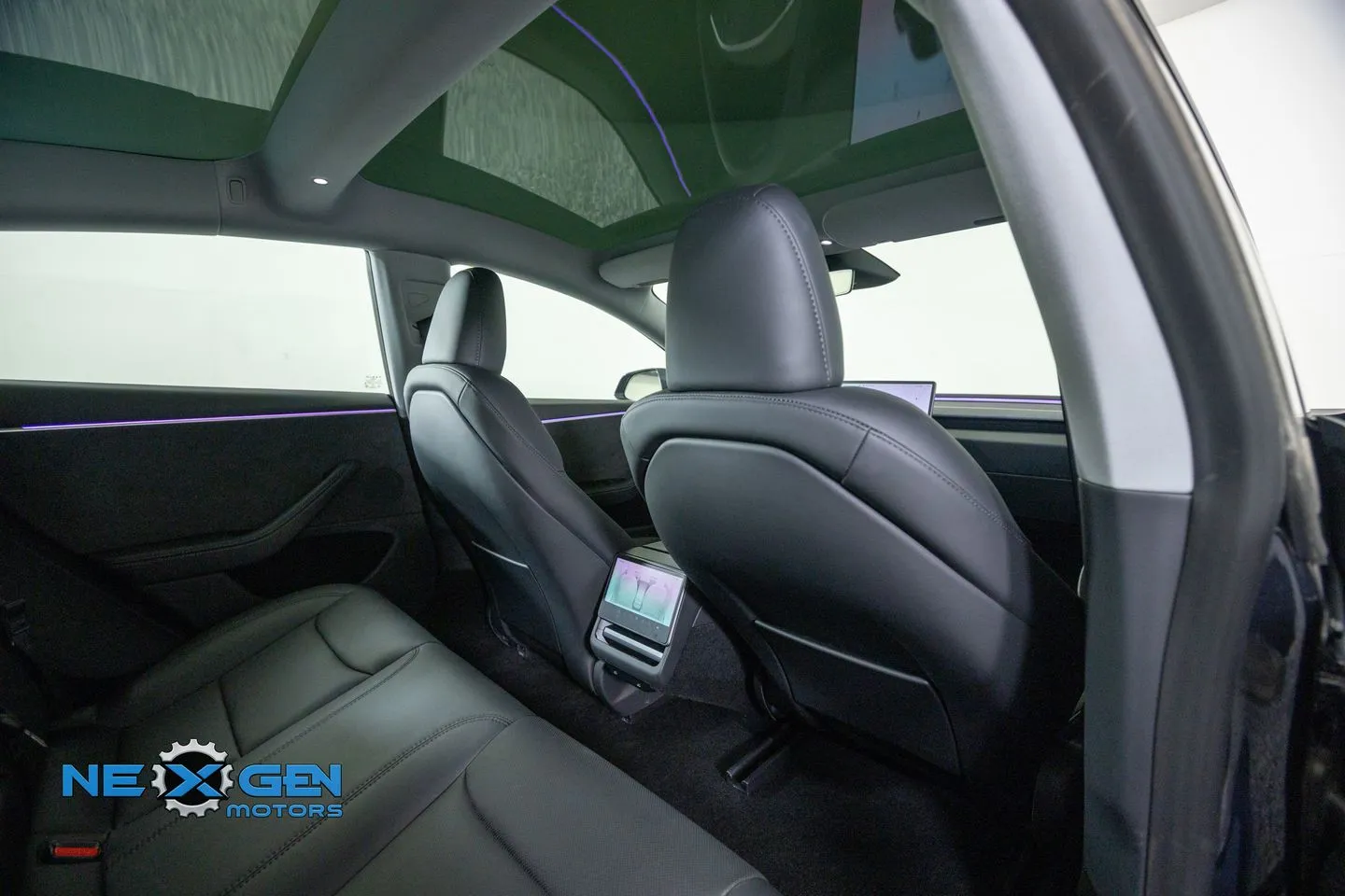 Tesla Model 3 photo 32