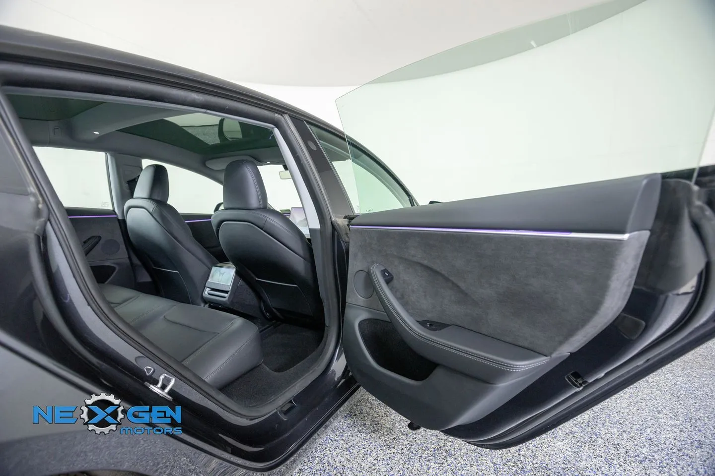 Tesla Model 3 photo 31