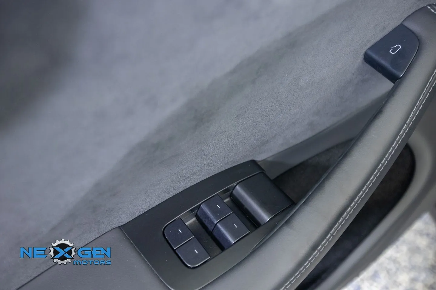 Tesla Model 3 photo 12