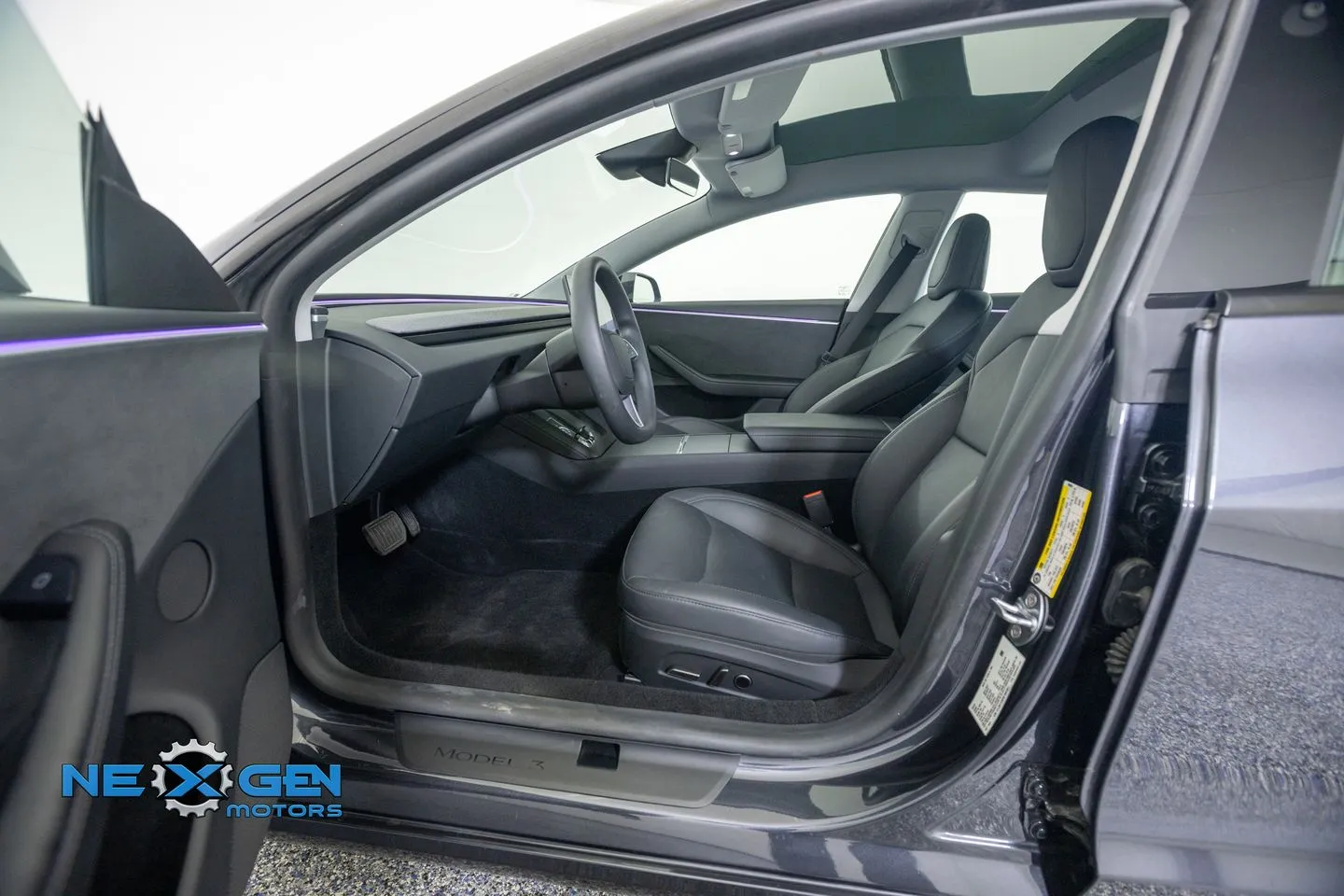 Tesla Model 3 photo 11
