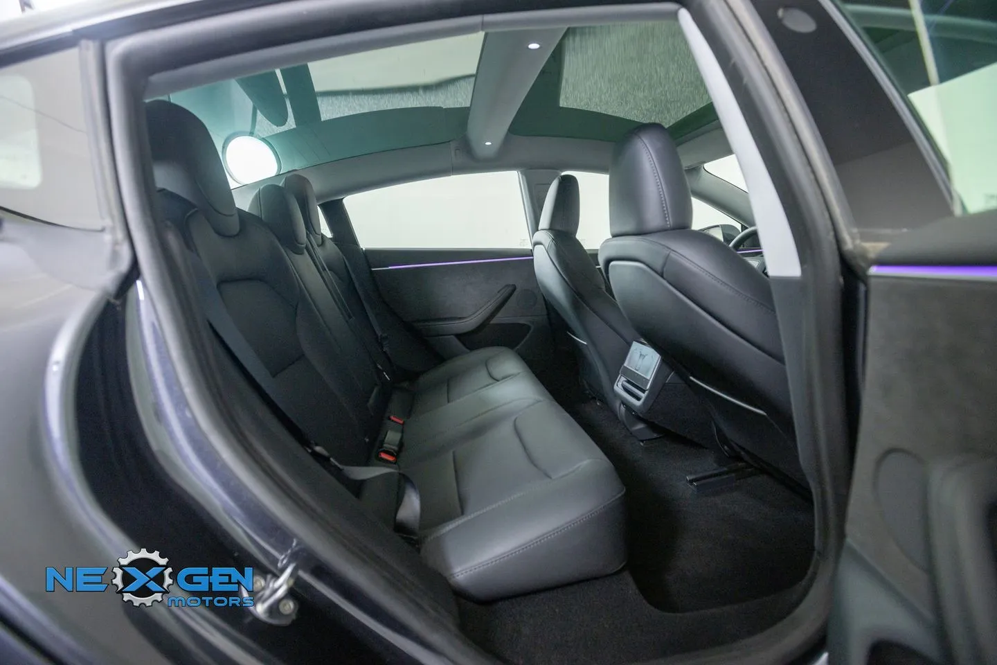 Tesla Model 3 photo 33