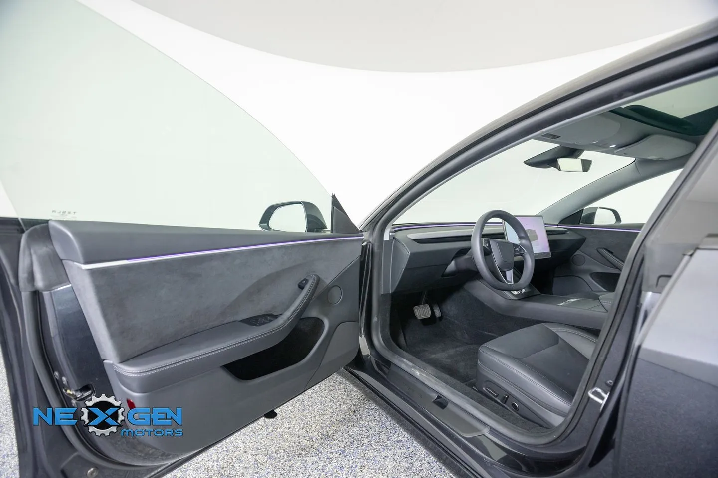 Tesla Model 3 photo 9
