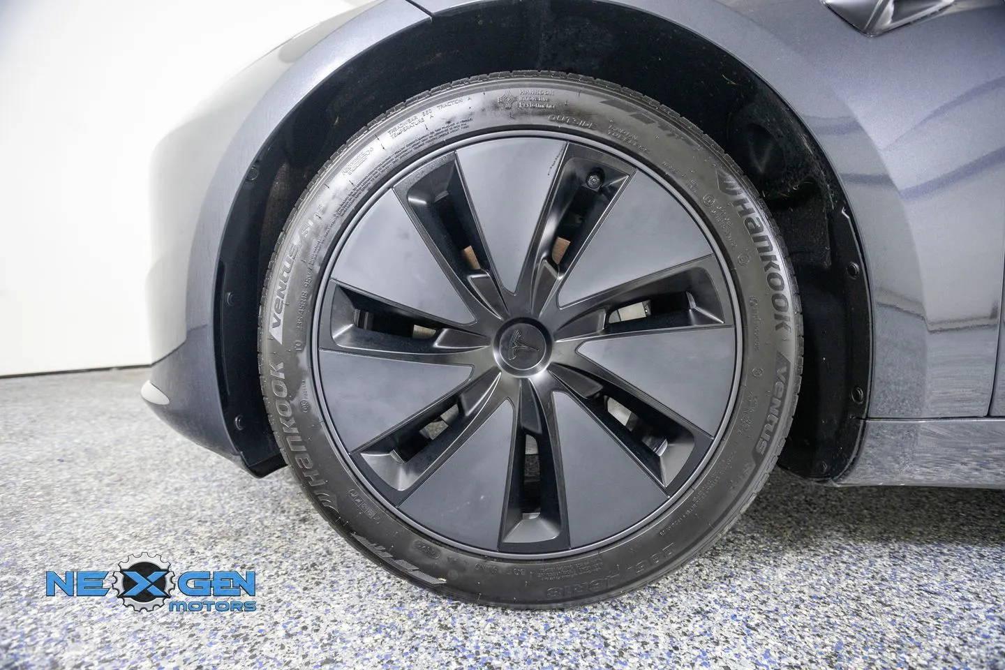 Tesla Model 3 photo 44
