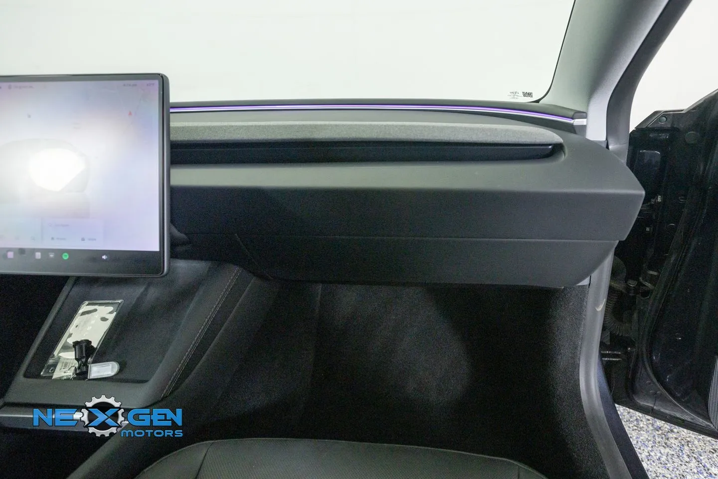 Tesla Model 3 photo 39