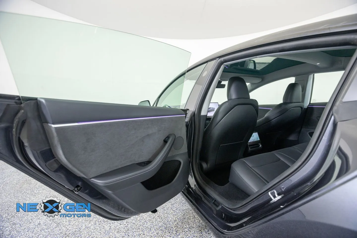 Tesla Model 3 photo 22