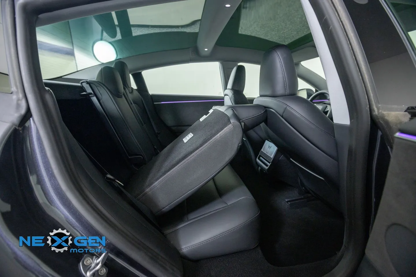 Tesla Model 3 photo 34