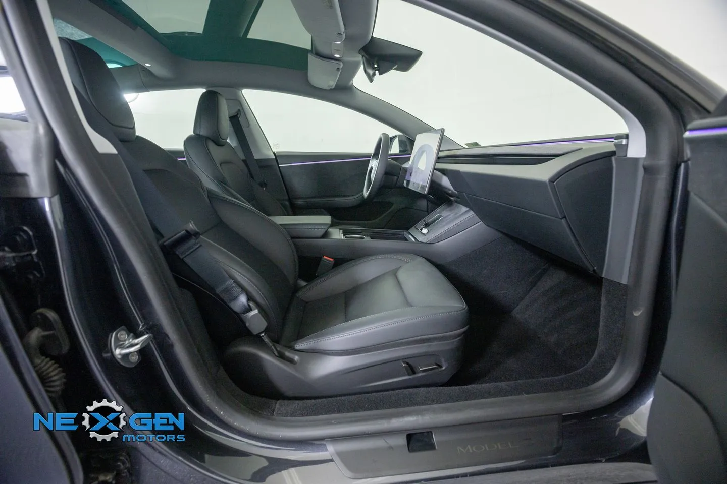 Tesla Model 3 photo 38