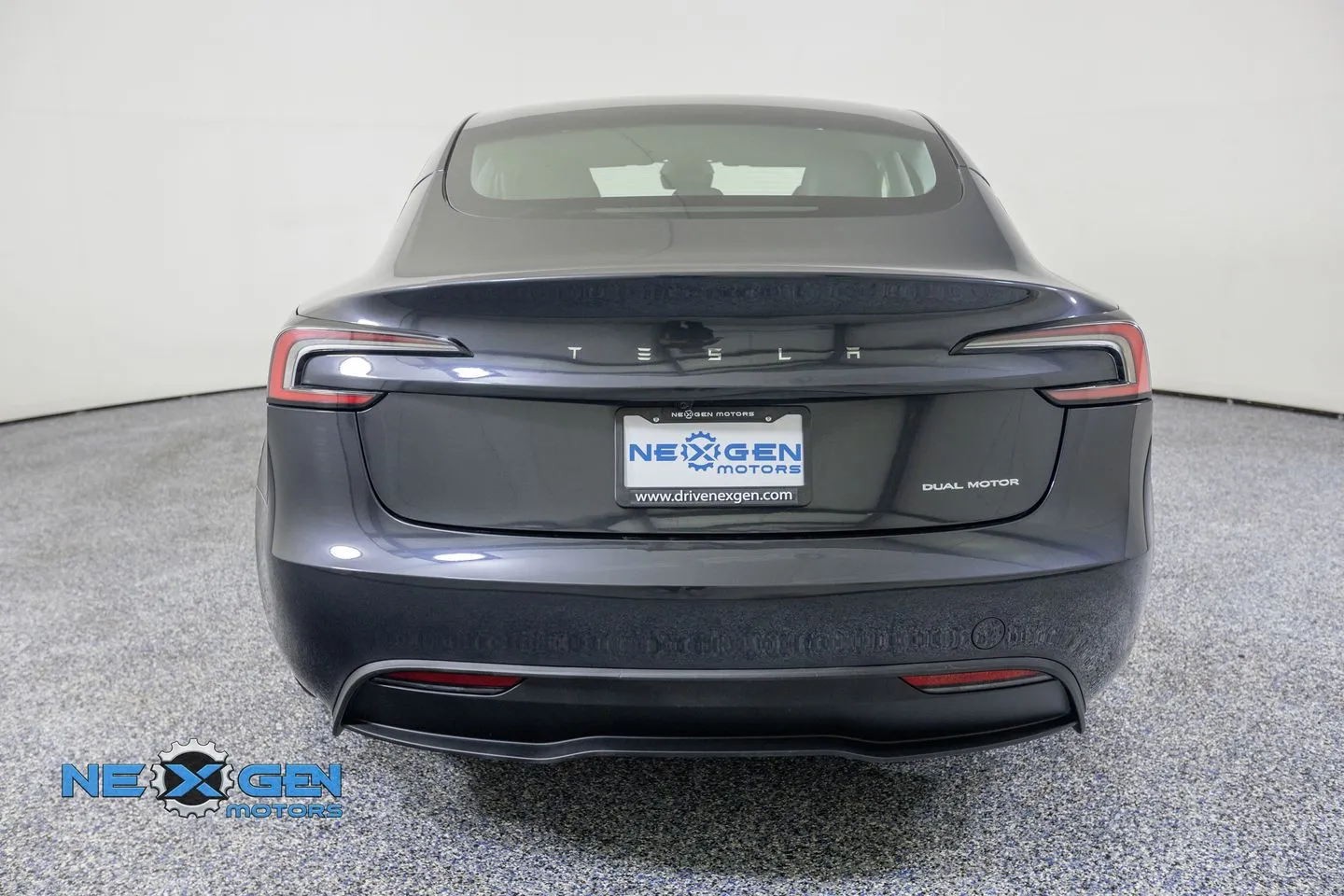 Tesla Model 3 photo 6