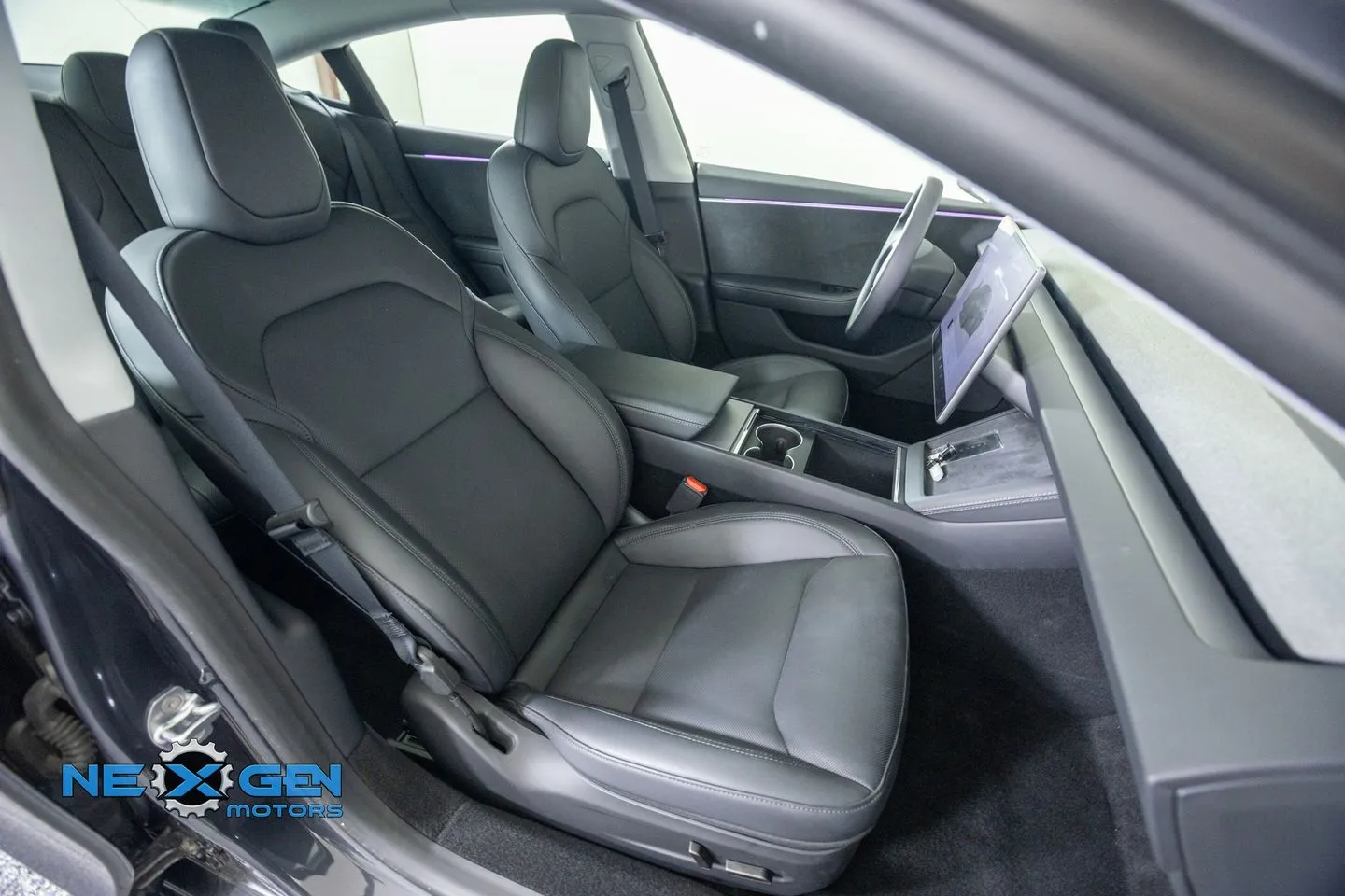Tesla Model 3 photo 40