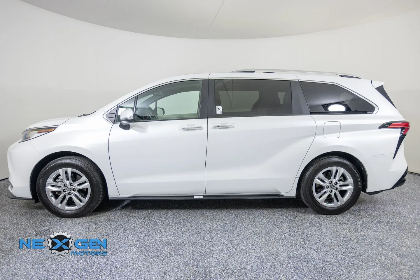 Toyota Sienna photo 5