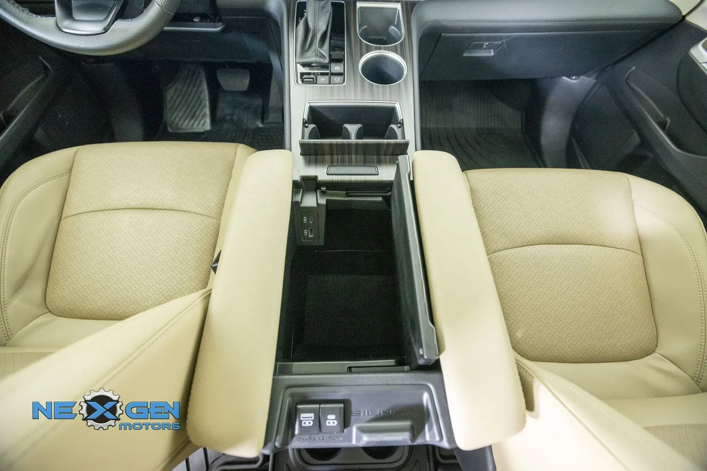 Toyota Sienna photo 32