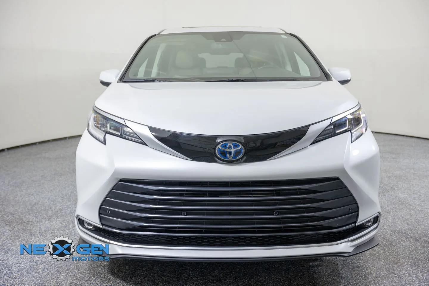 Toyota Sienna photo 3