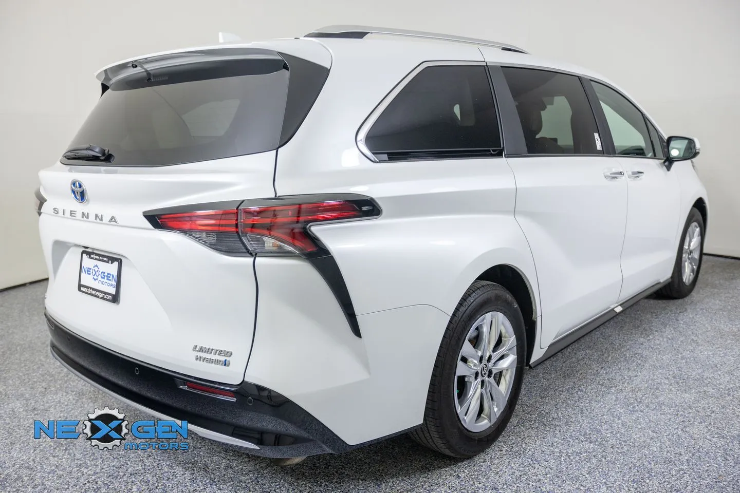 Toyota Sienna photo 8