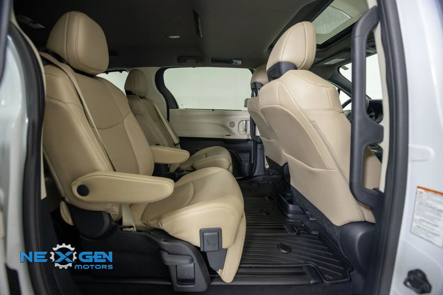 Toyota Sienna photo 36