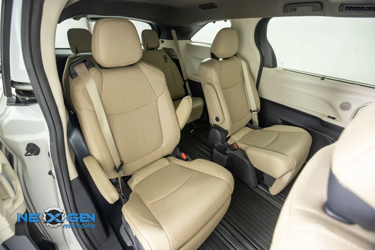 Toyota Sienna photo 38