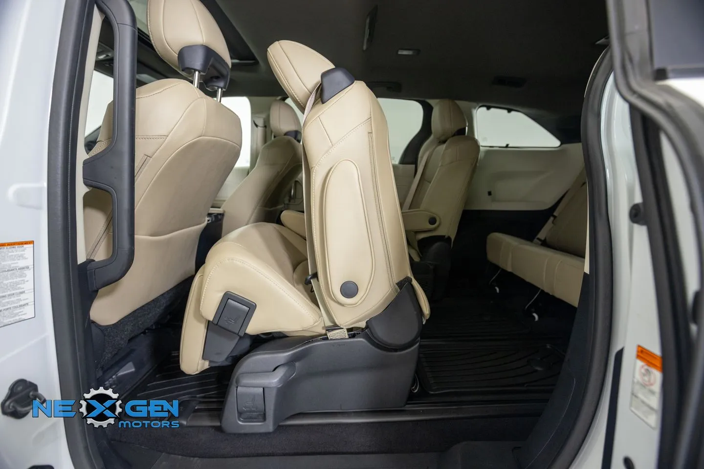 Toyota Sienna photo 29