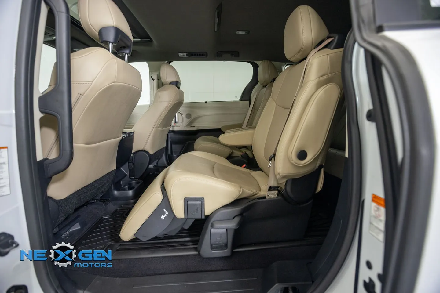 Toyota Sienna photo 28