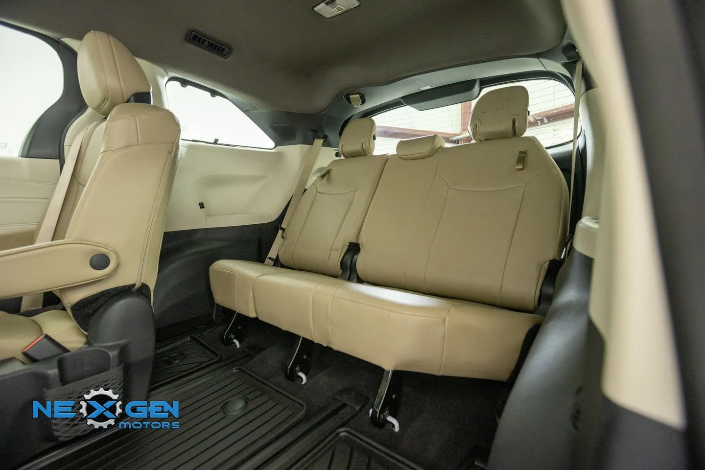 Toyota Sienna photo 30