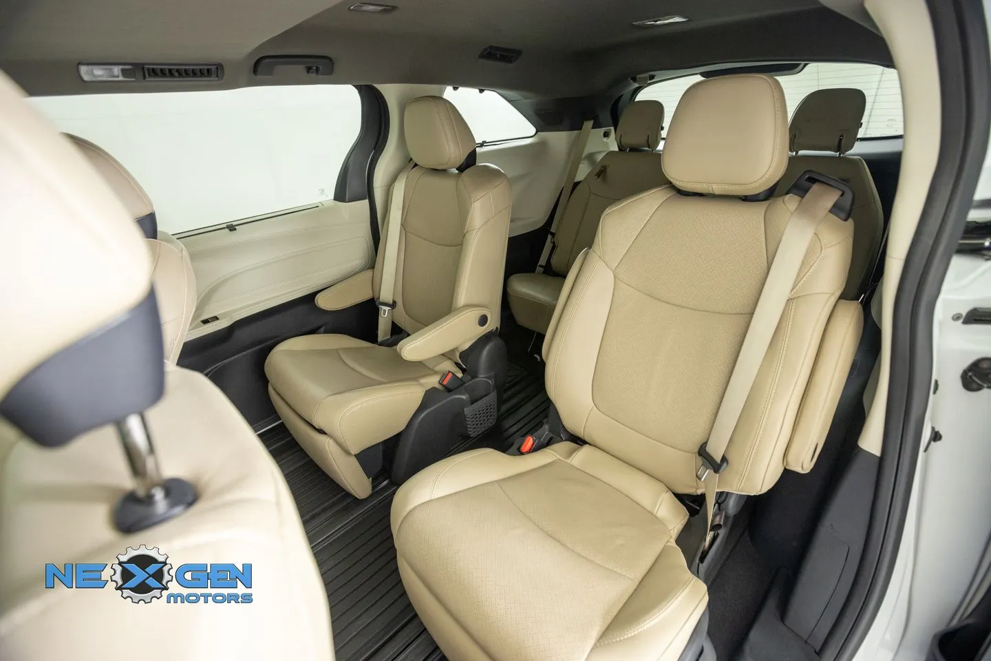 Toyota Sienna photo 33