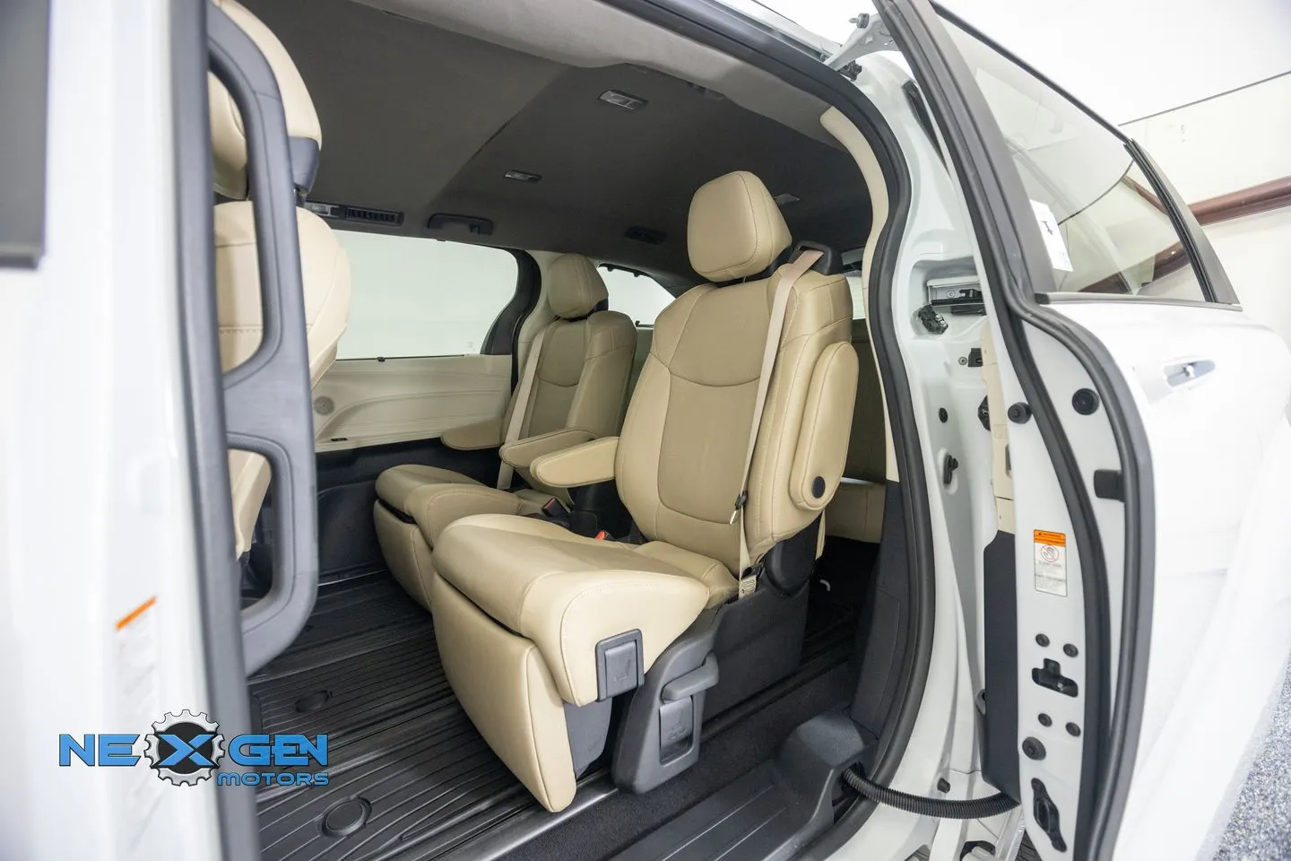 Toyota Sienna photo 25