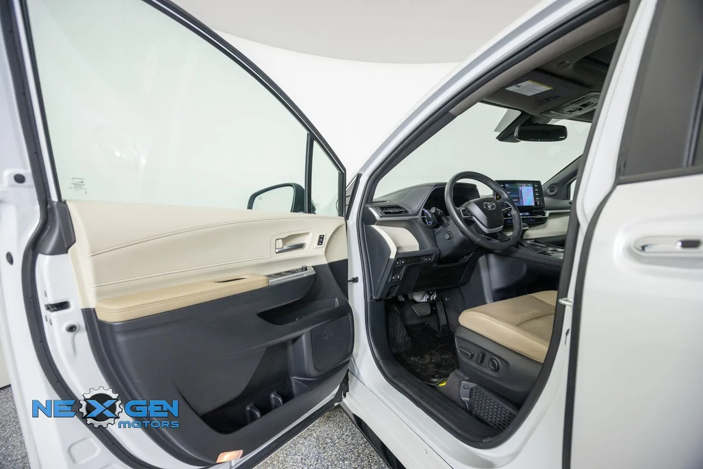 Toyota Sienna photo 10