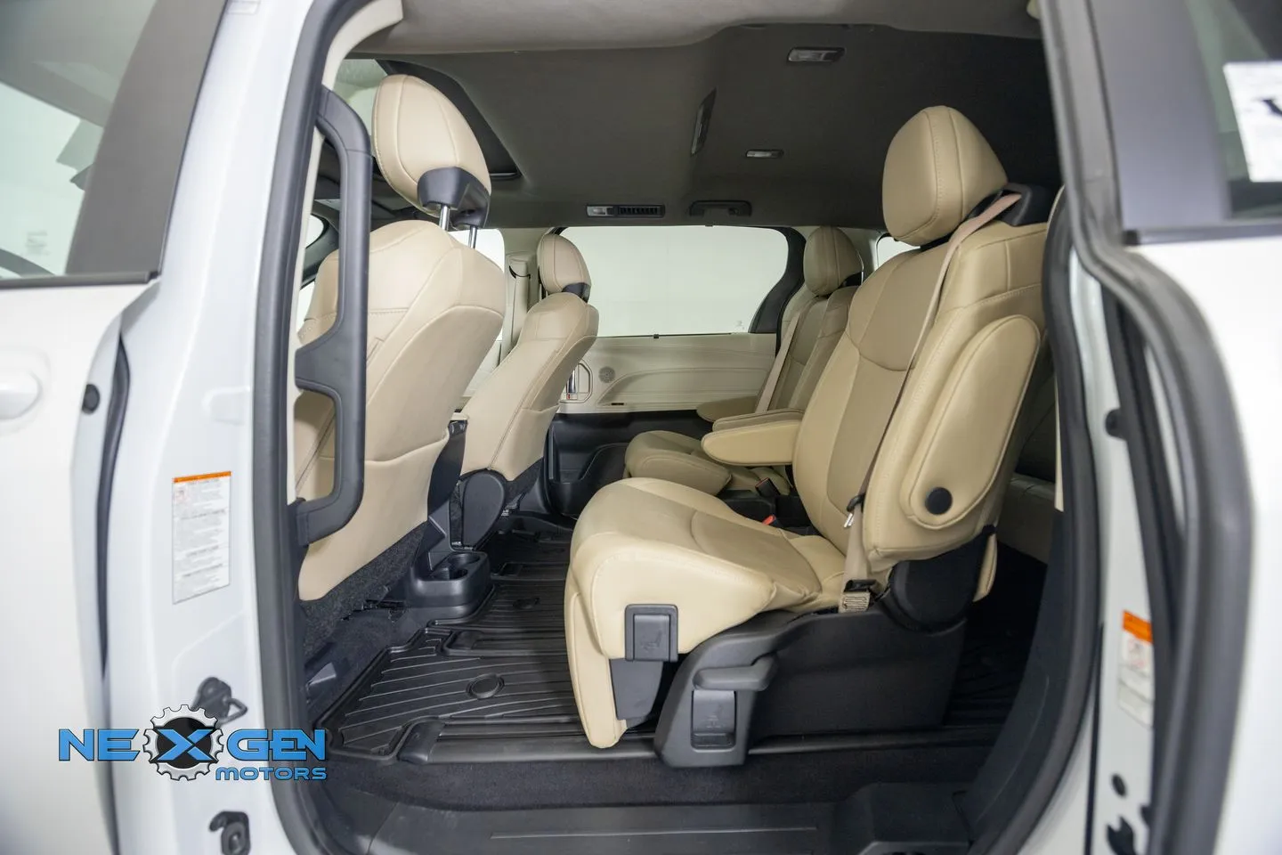 Toyota Sienna photo 26