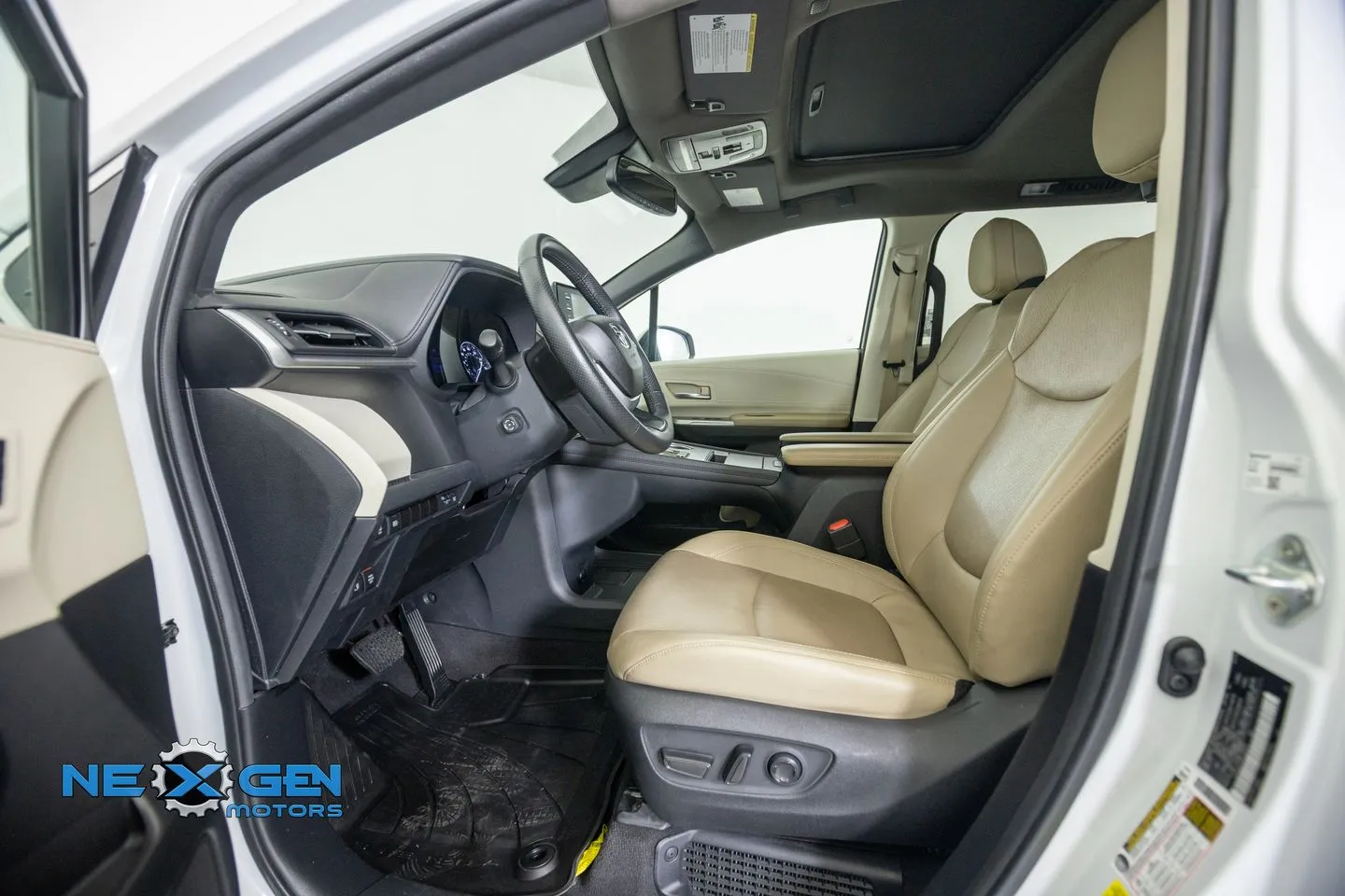 Toyota Sienna photo 12