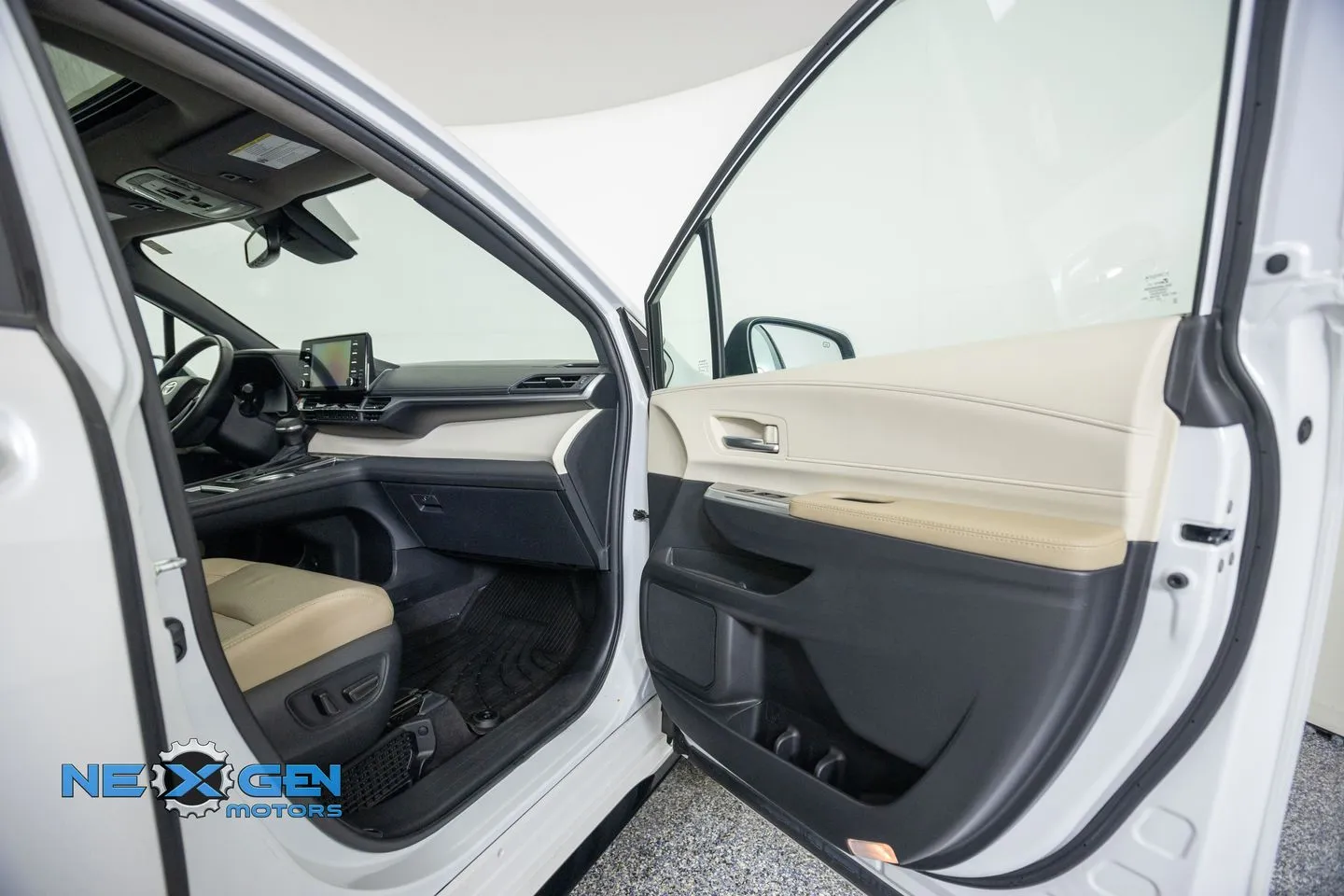 Toyota Sienna photo 39