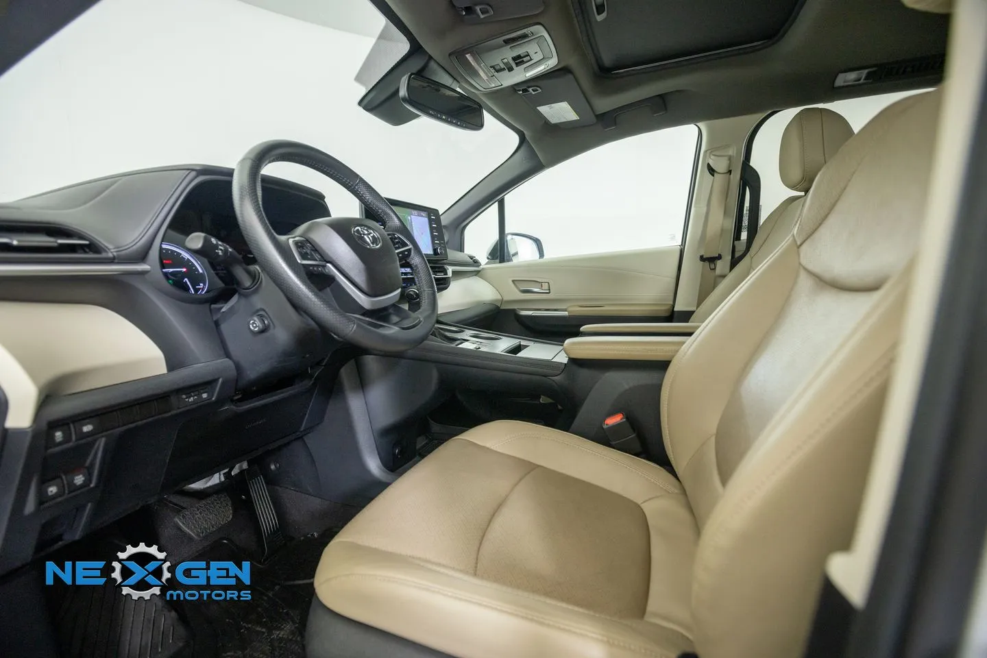 Toyota Sienna photo 11
