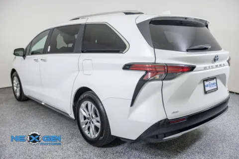 More photos of 2024 Toyota Sienna Limited at NeXgen Motors, UT