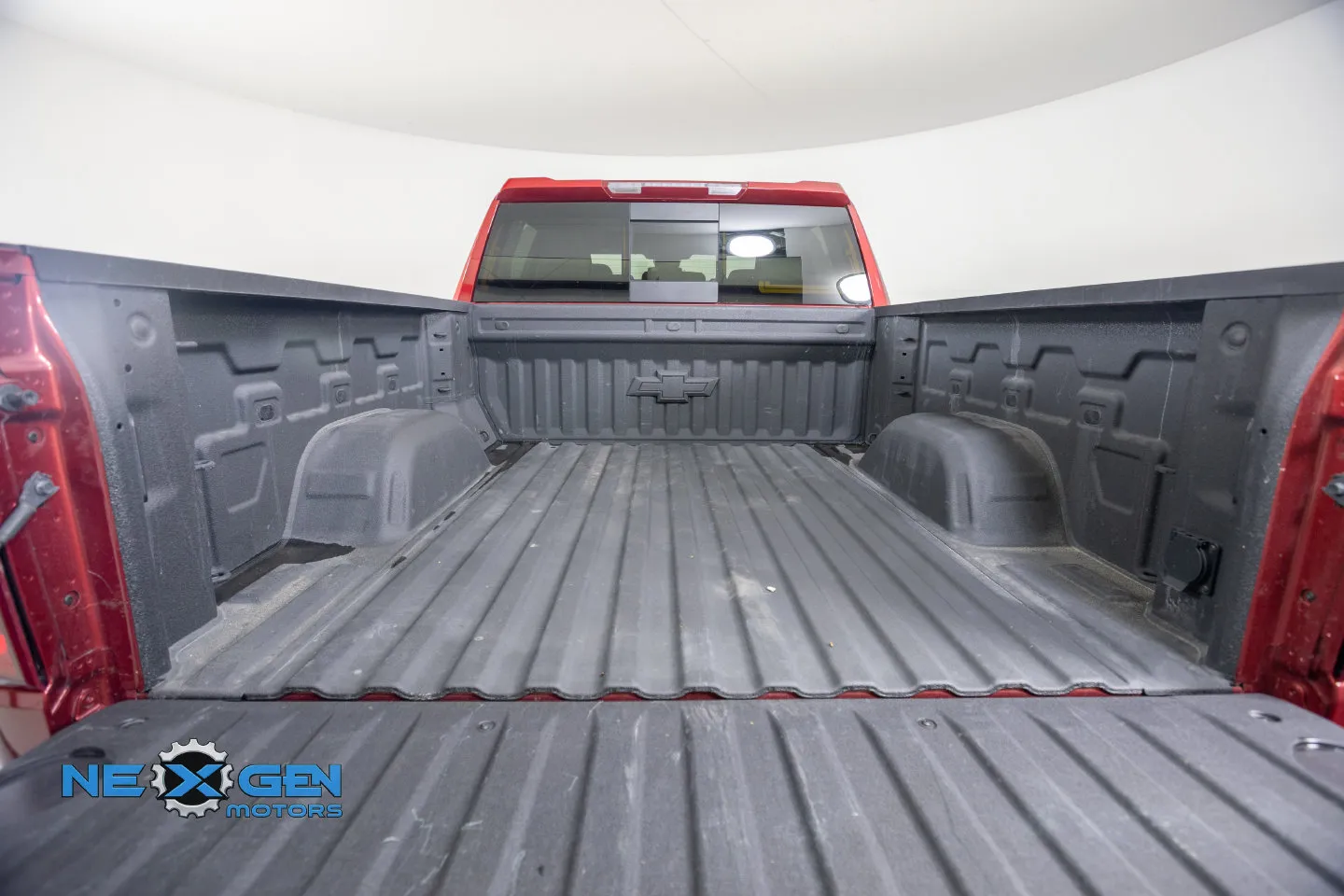 Chevrolet Silverado photo 35