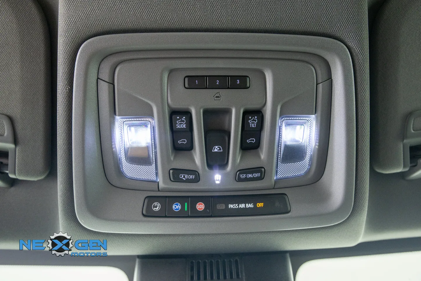 Chevrolet Silverado photo 24