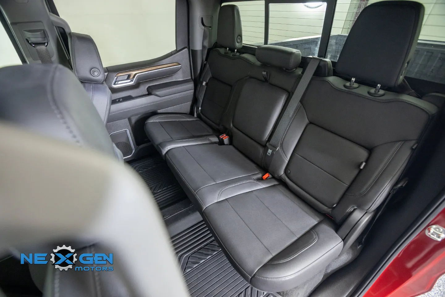 Chevrolet Silverado photo 34