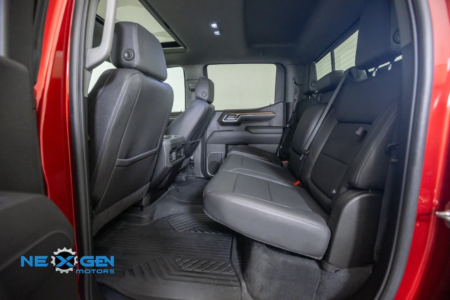 Chevrolet Silverado photo 29