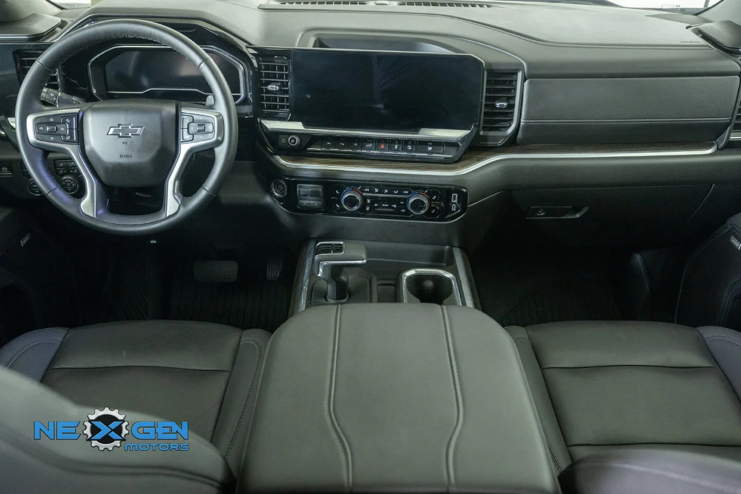Chevrolet Silverado photo 32