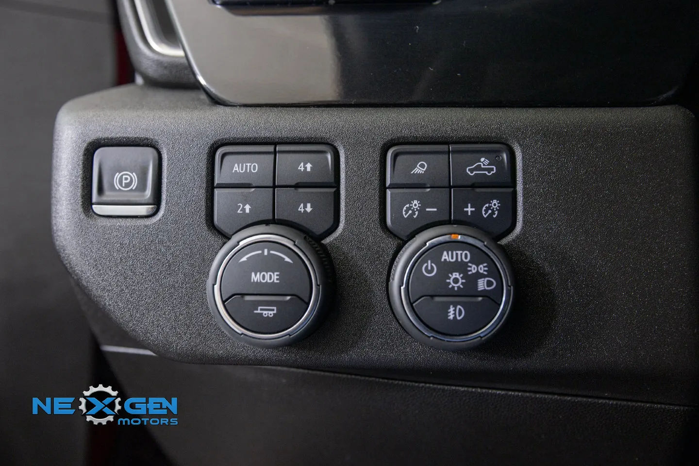 Chevrolet Silverado photo 14