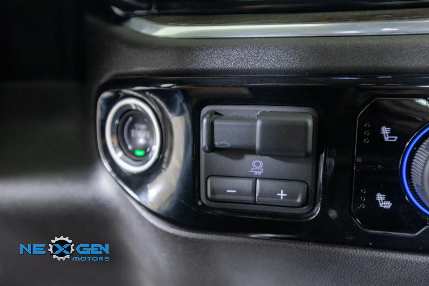 Chevrolet Silverado photo 23