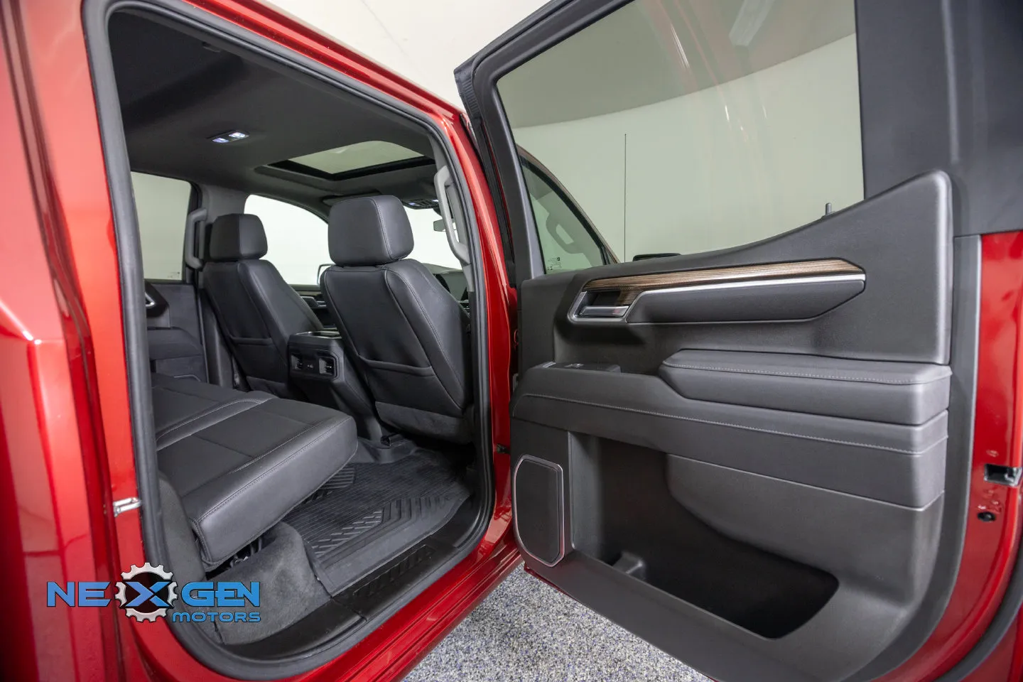 Chevrolet Silverado photo 36