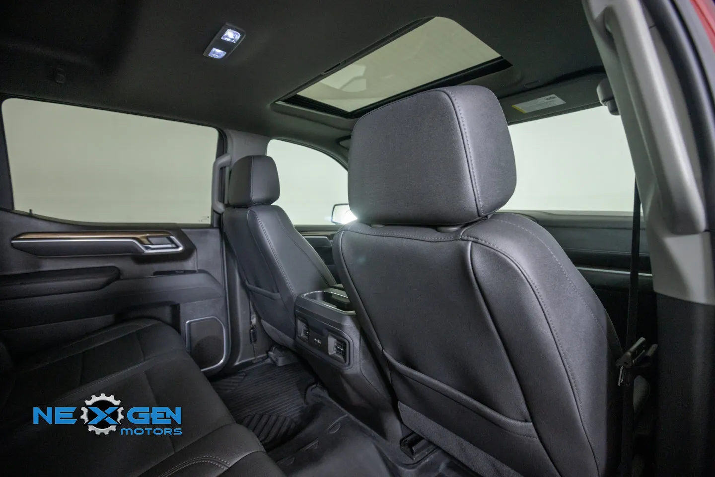 Chevrolet Silverado photo 37