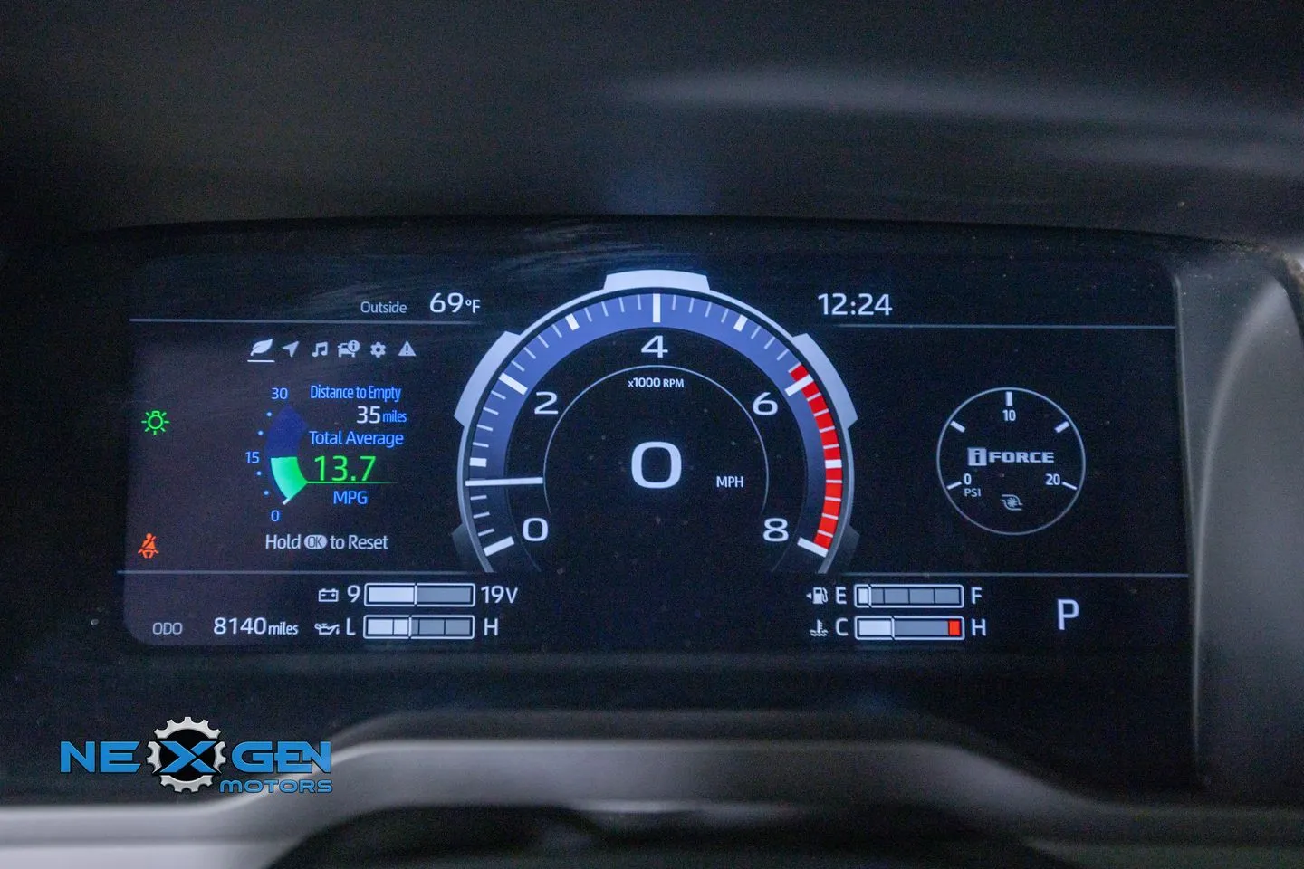 Toyota Tundra photo 17