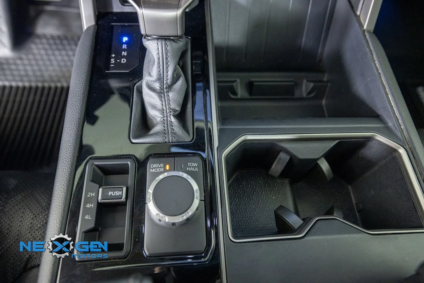 Toyota Tundra photo 24