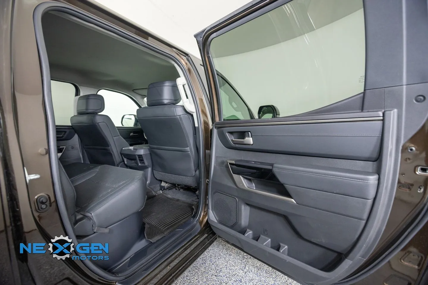 Toyota Tundra photo 36