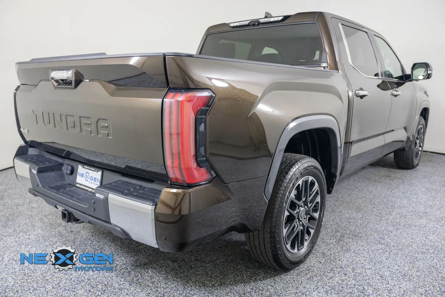 Toyota Tundra photo 8