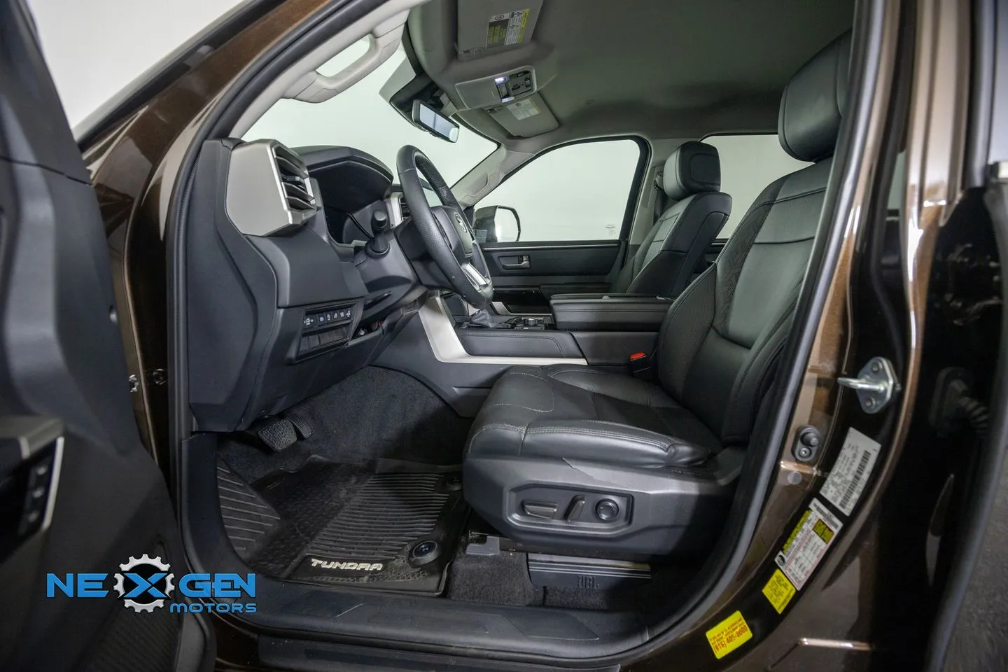 Toyota Tundra photo 12