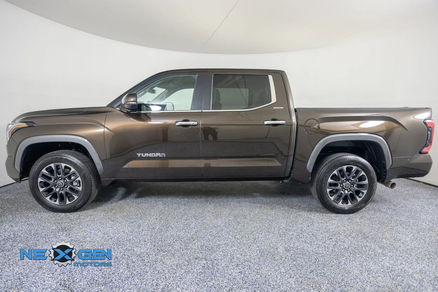 Toyota Tundra photo 5