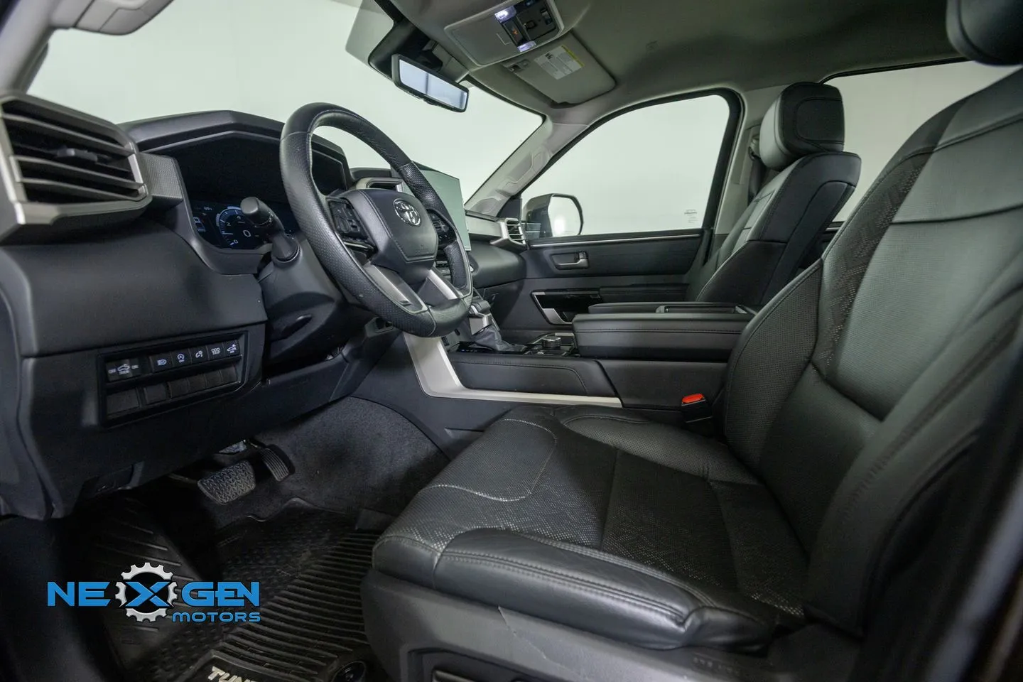 Toyota Tundra photo 11