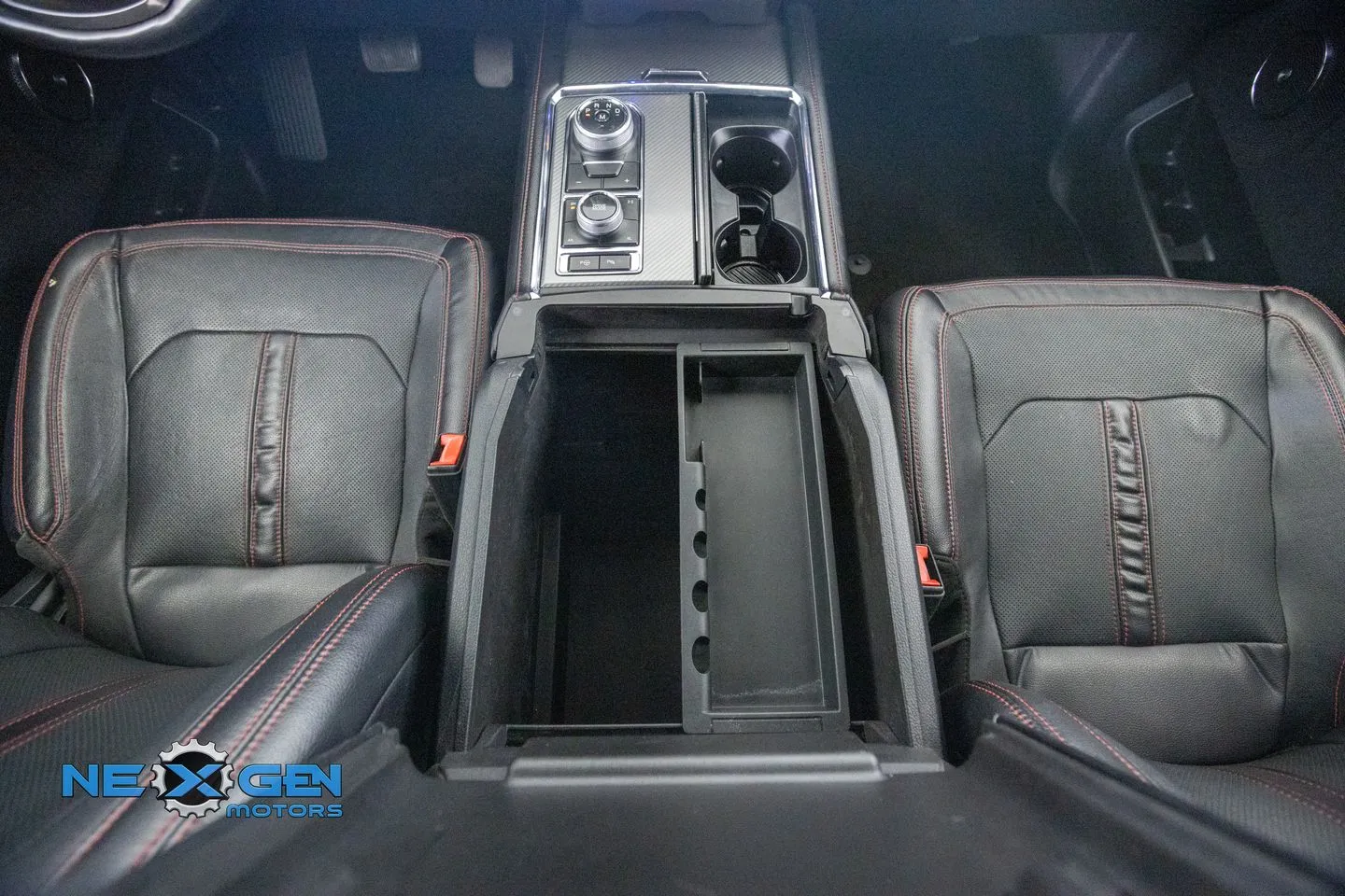 Ford Expedition photo 6