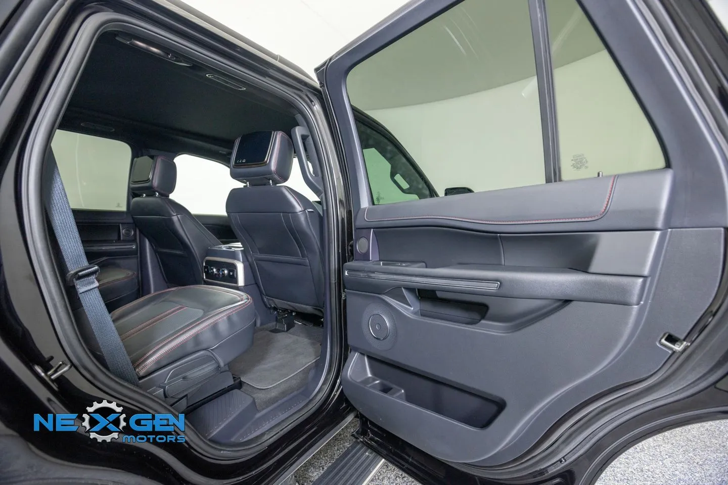Ford Expedition photo 38
