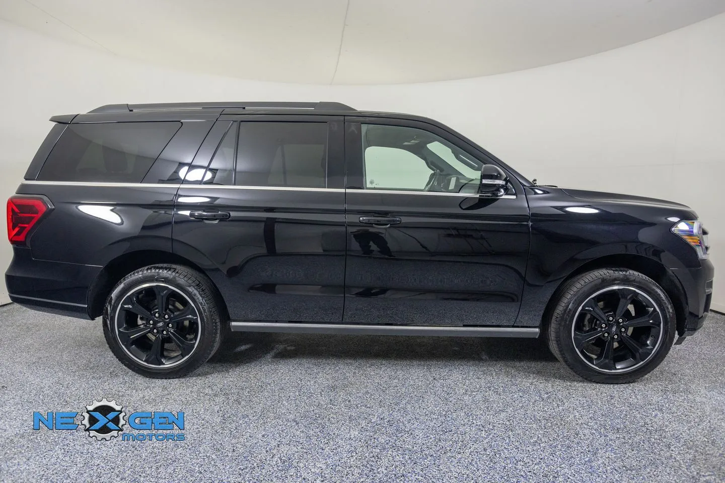 Ford Expedition photo 9