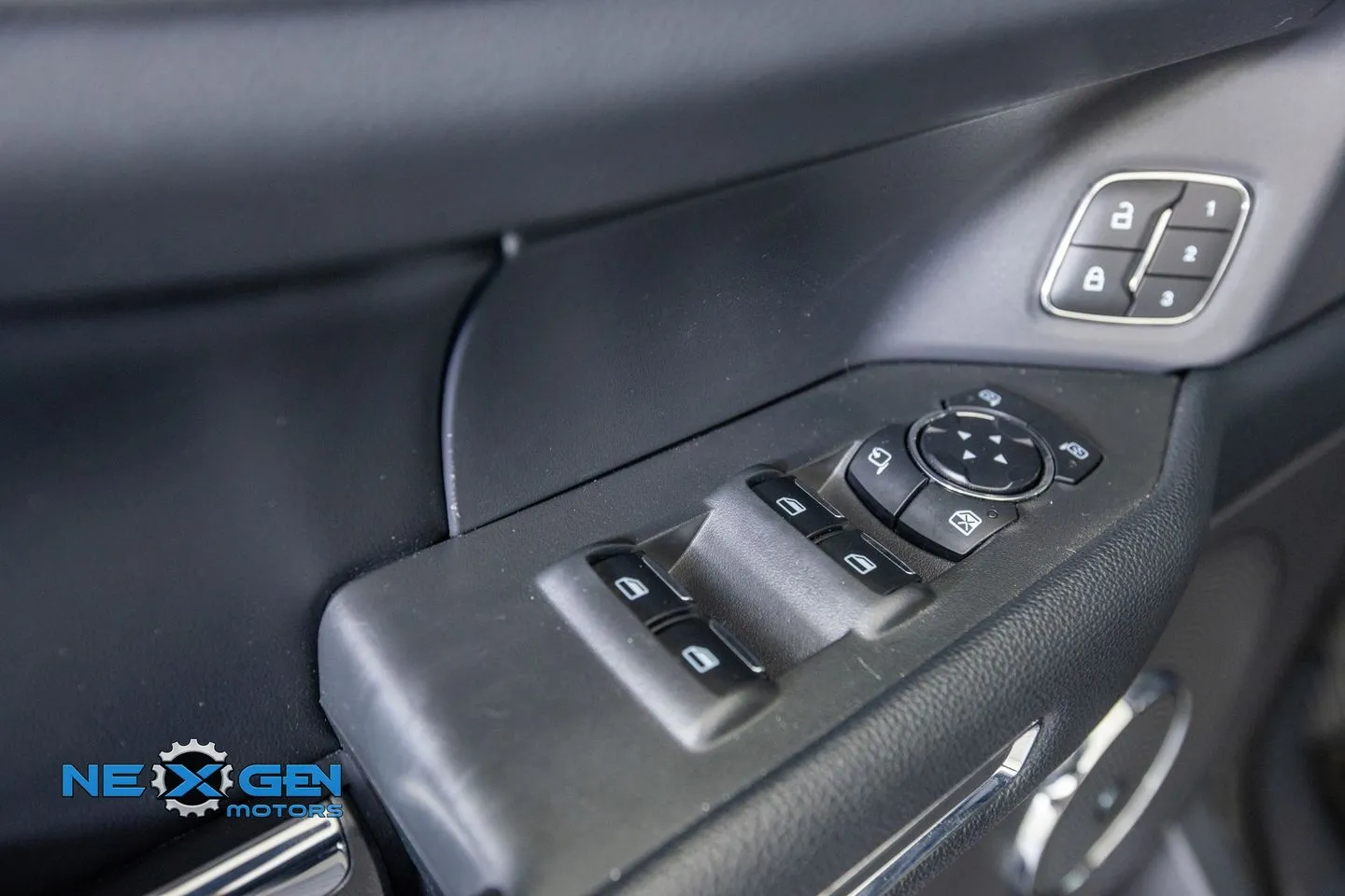 Ford Expedition photo 13